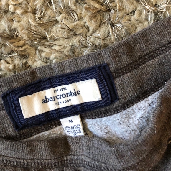 Brown Abercrombie elastic bottom Capri sweats. - Picture 4 of 4